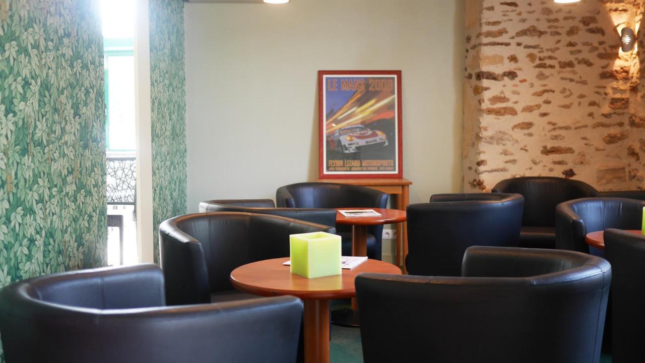 Logis Saint Louis Hotel La Suze-sur-Sarthe Екстериор снимка