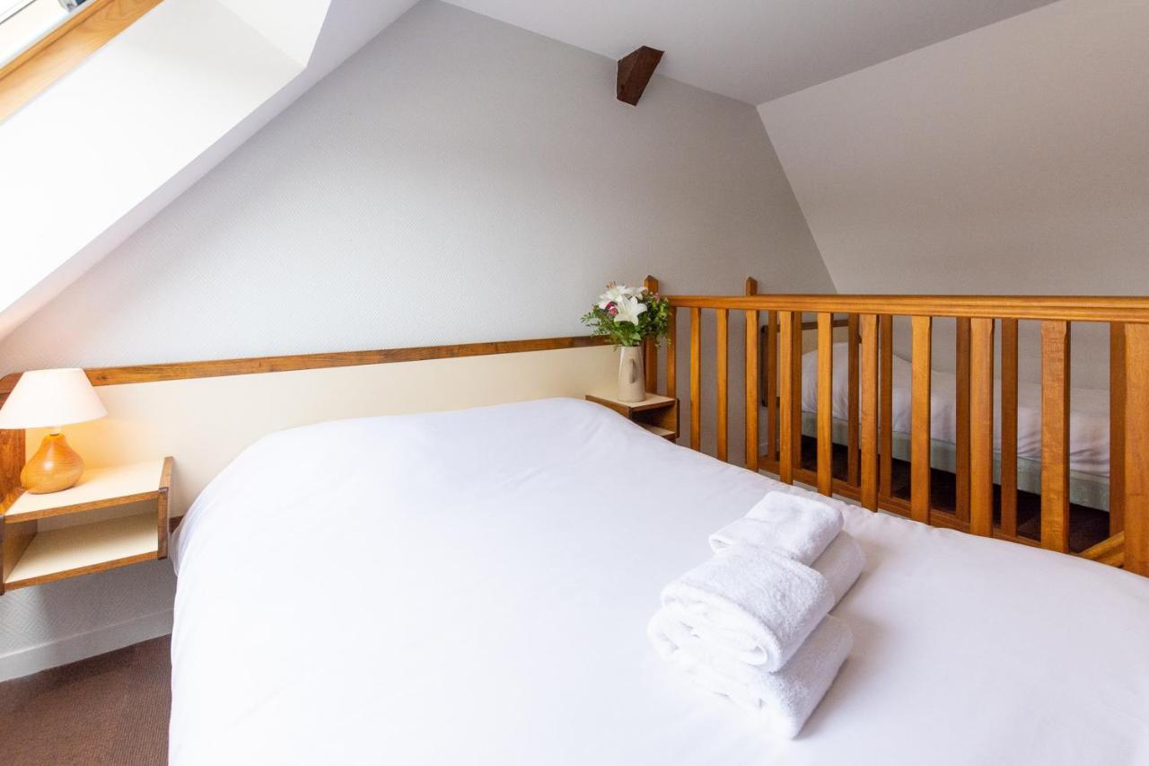 Logis Saint Louis Hotel La Suze-sur-Sarthe Екстериор снимка