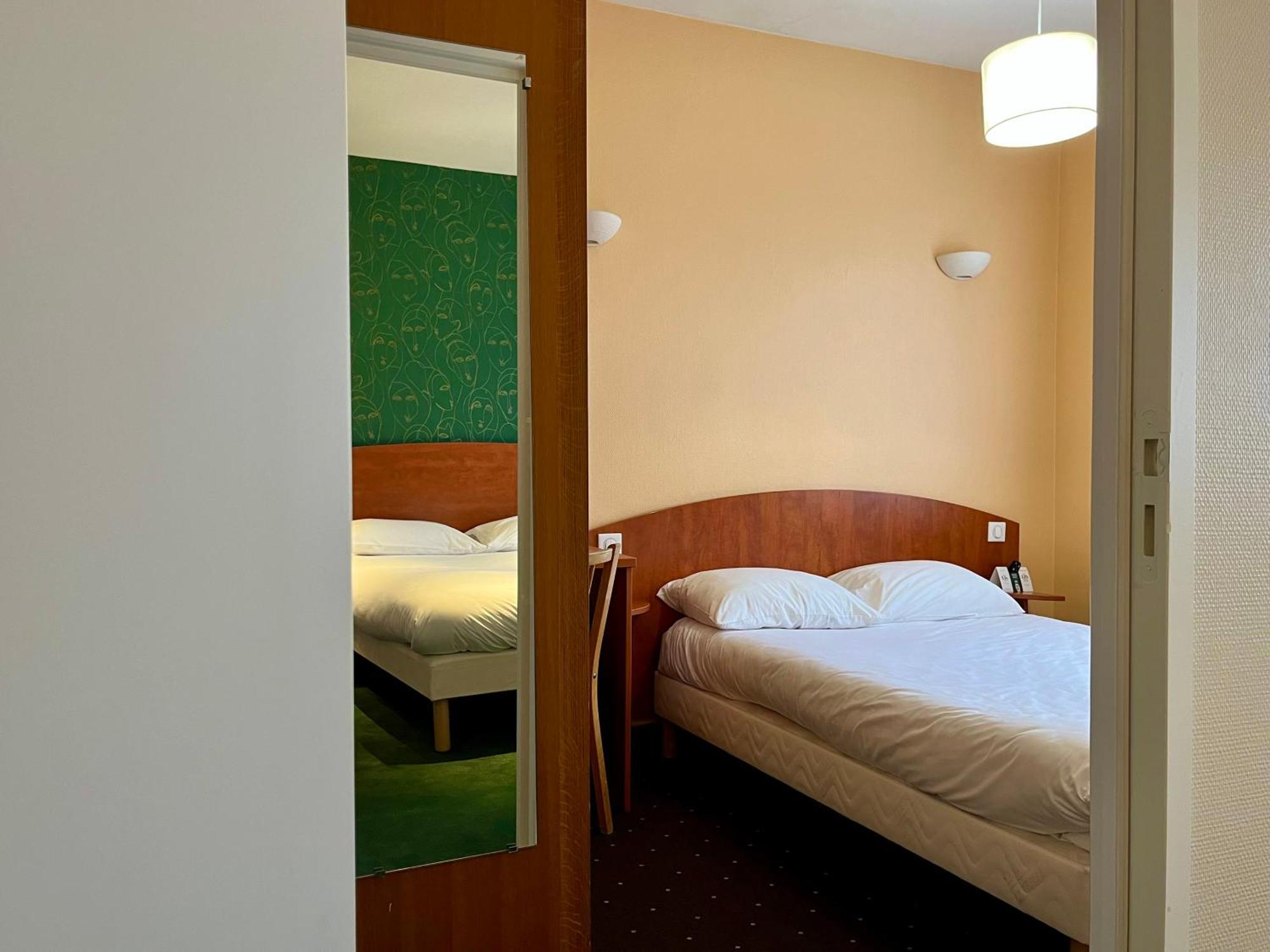 Logis Saint Louis Hotel La Suze-sur-Sarthe Екстериор снимка