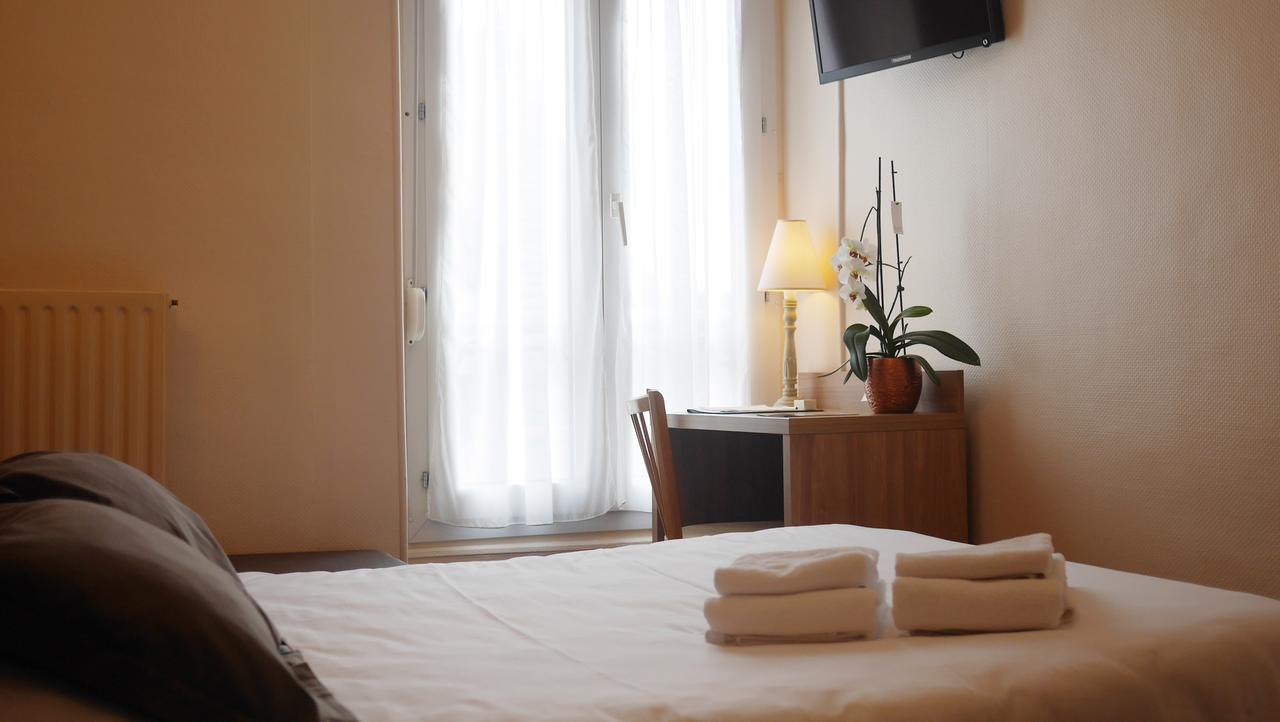 Logis Saint Louis Hotel La Suze-sur-Sarthe Екстериор снимка