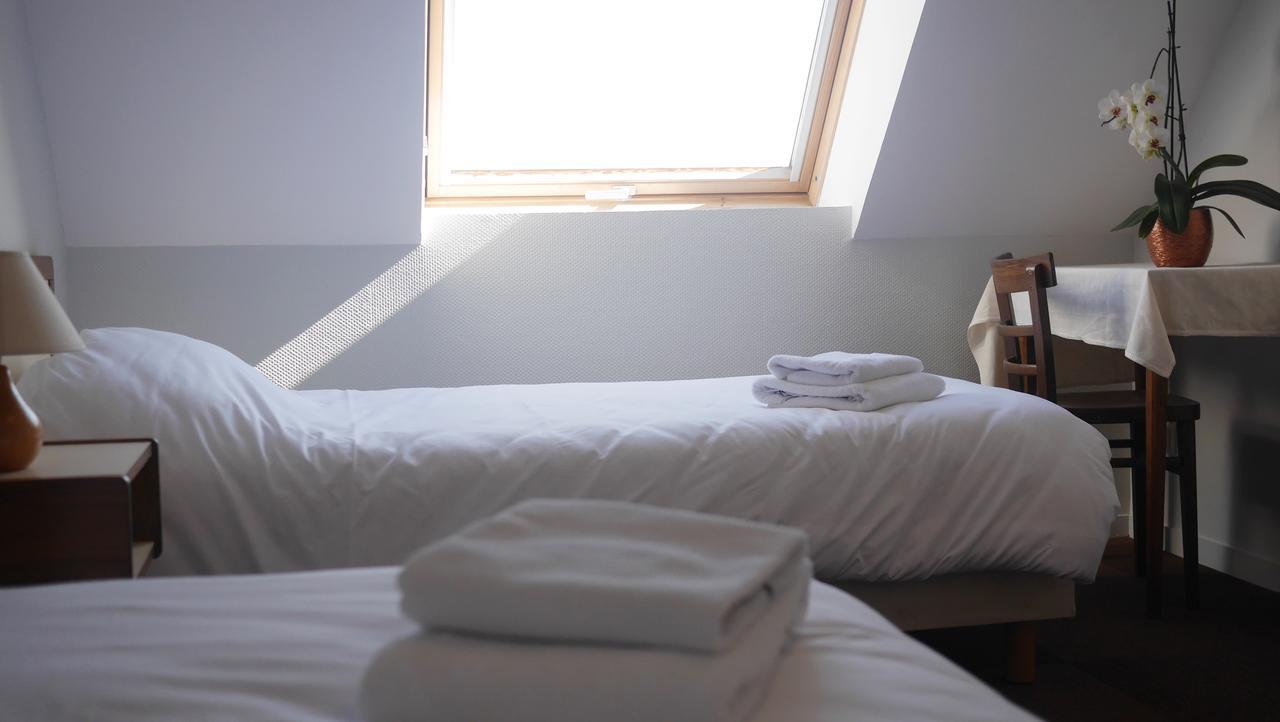 Logis Saint Louis Hotel La Suze-sur-Sarthe Екстериор снимка